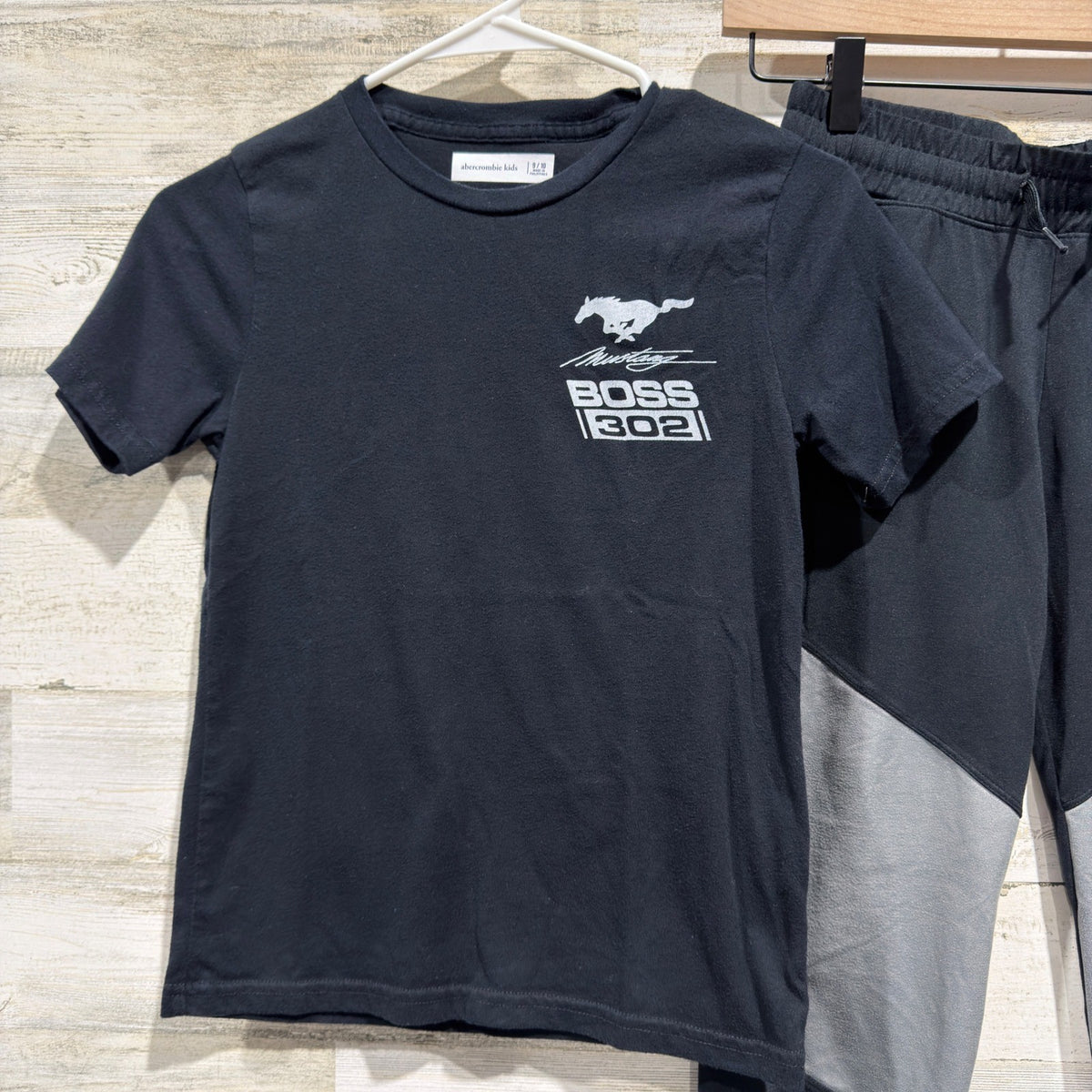 Abercrombie Kids Mustang Boss 302 T-Shirt Jogger Set Boys 9/10 Black Grey2