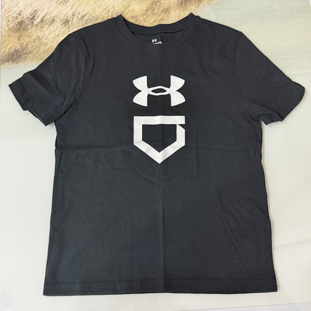 Under Armour T-Shirt Boys Small Black Baseball Home Plate Graphic Sporty EUC0
