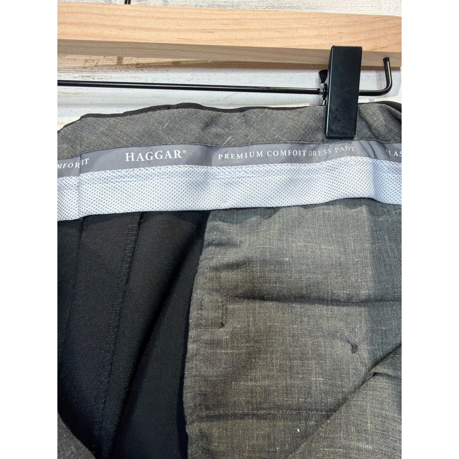 Haggar Dress Pants Men 38x29 Black Premium Comfort Classic Fit EUC3
