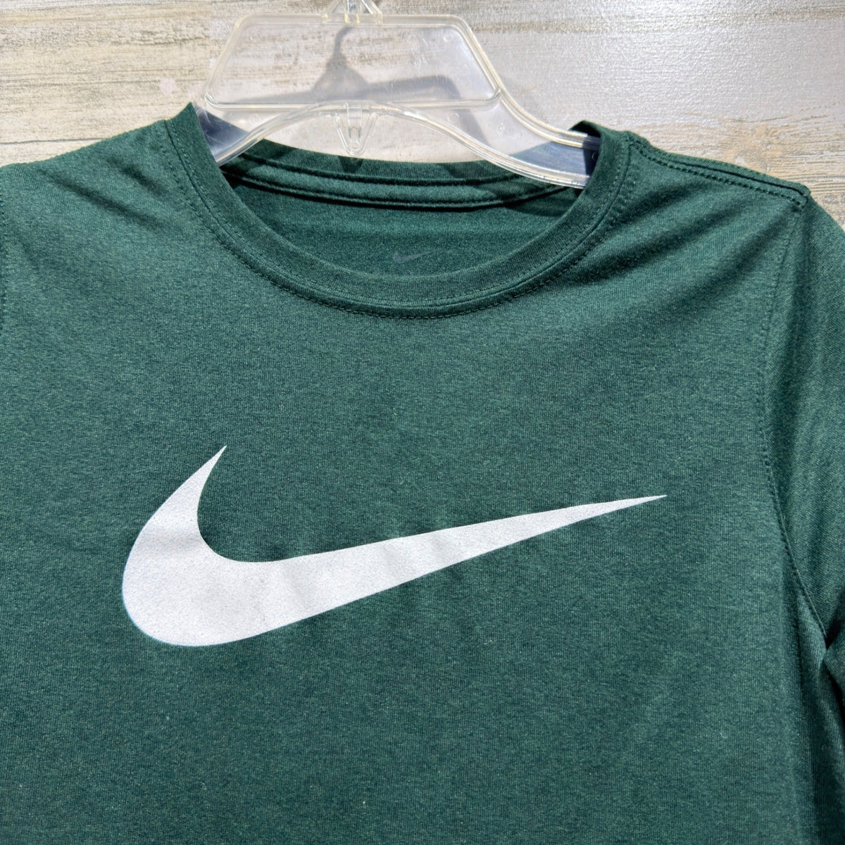 Nike Dri-FIT Swoosh Tee T-Shirt Boys Medium Green Polyester Athletic Modern1