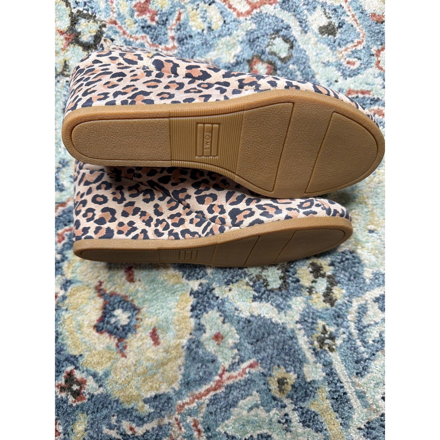 Toms Kelsey Wedge Booties Women 9 Leopard Print Animal Suede Ankle Boots EUC4