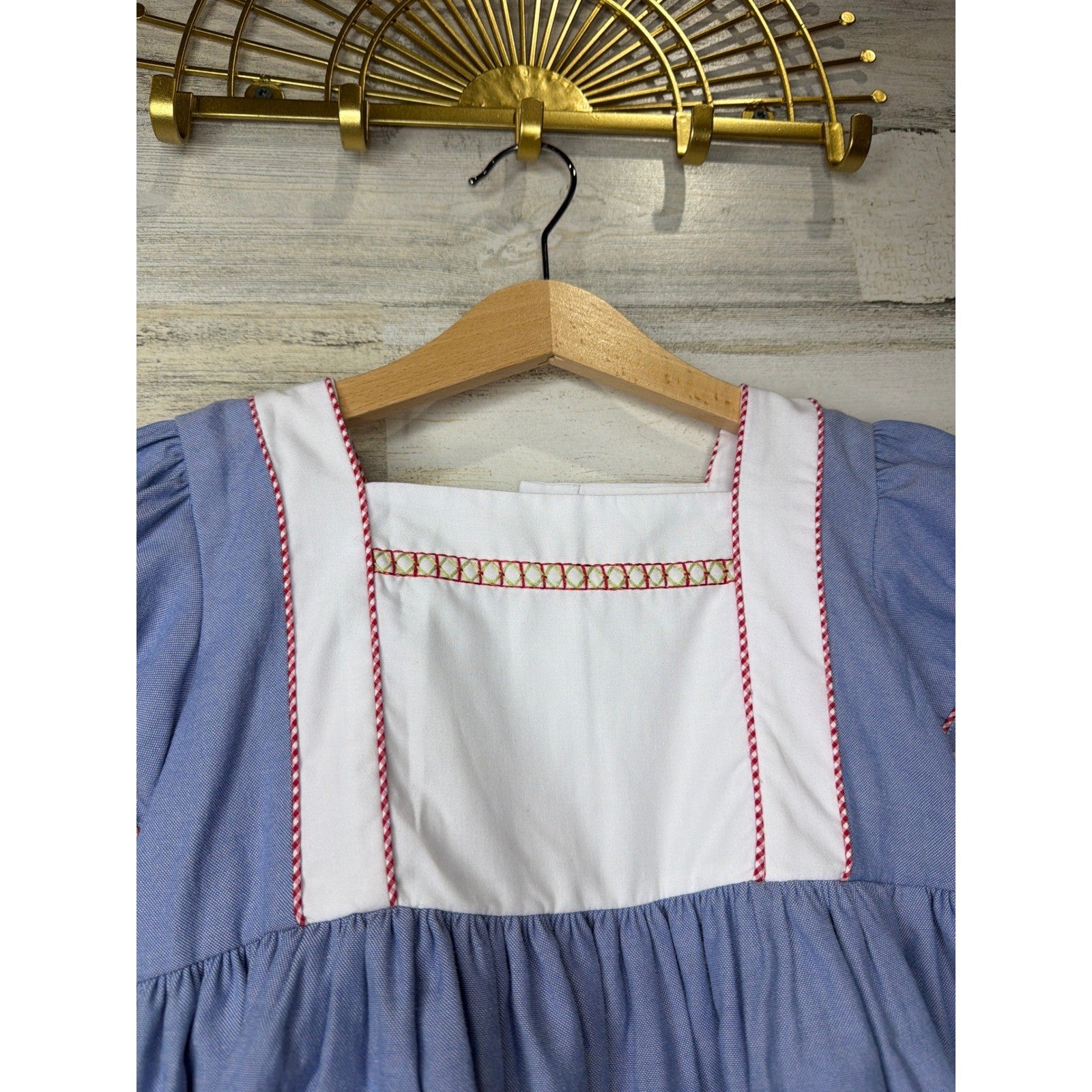 The Proper Peony Dress Girls 4 Blue Apple Pockets School Classic EUC2
