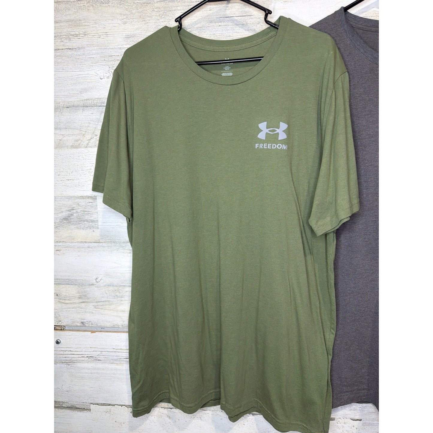 Under Armour T-Shirt Bundle Mens XXL Loose Green Gray Freedom EUC1