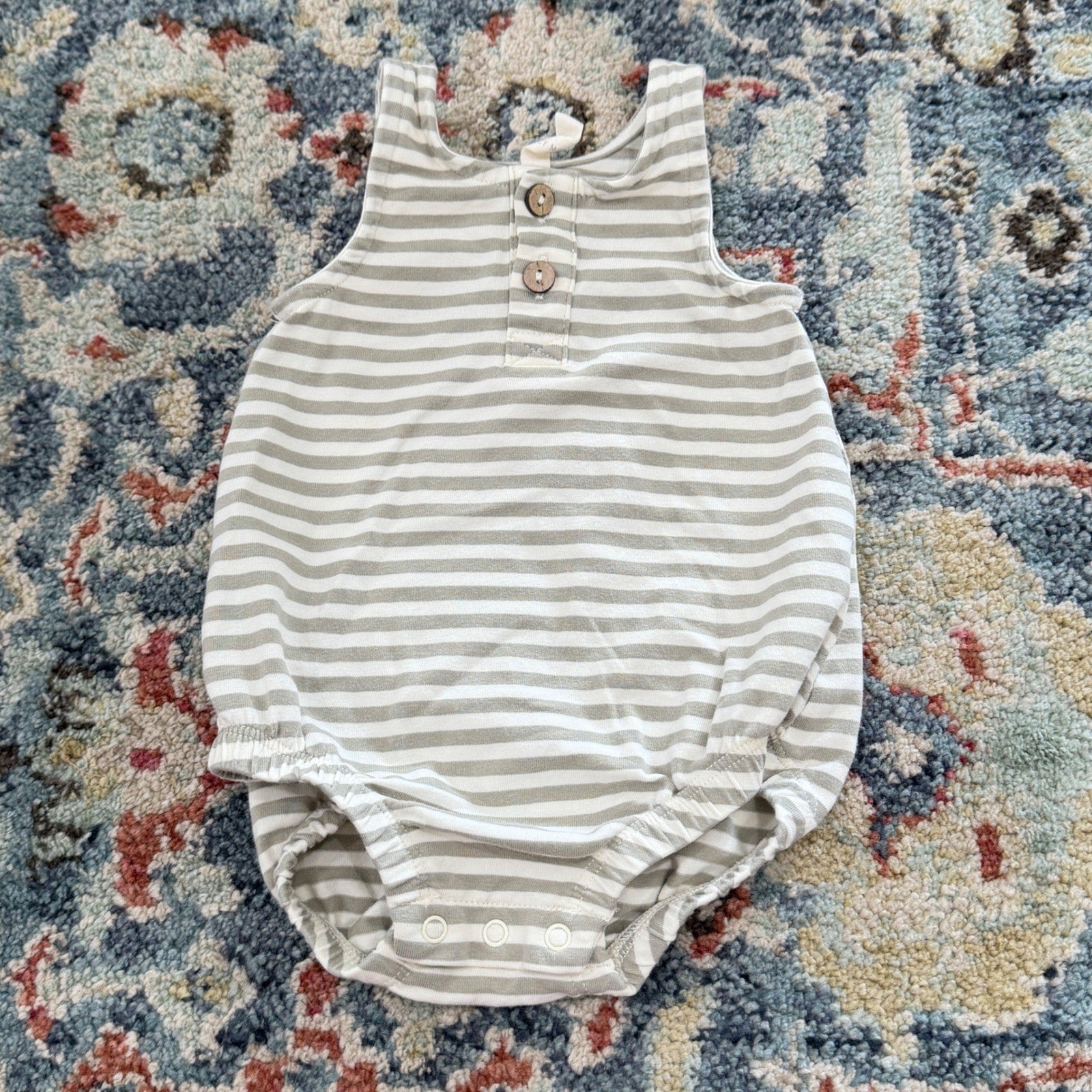 Quincy Mae Romper Baby 0-3M Gray White Striped Organic Cotton Minimalist *Flawed0