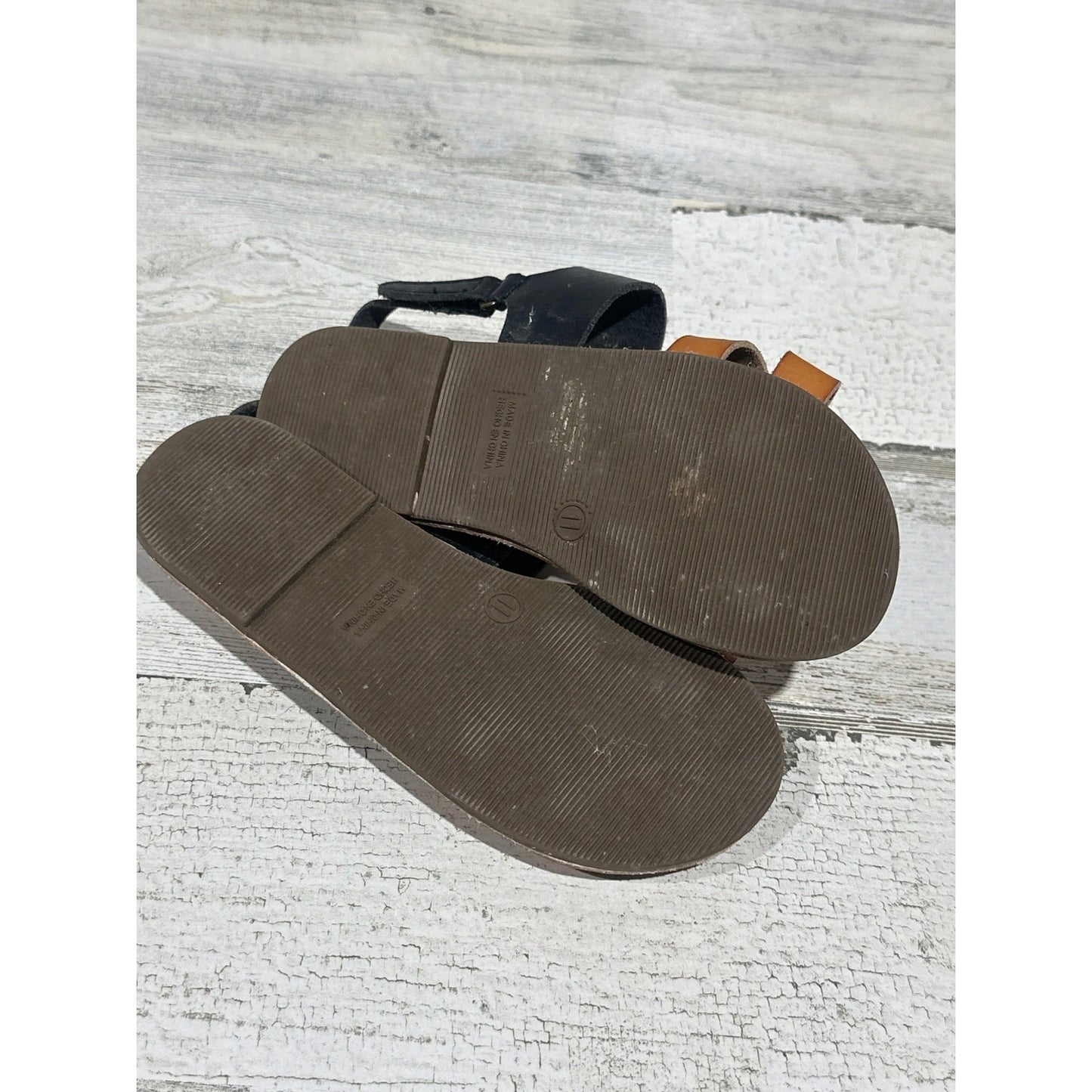 Old Navy Sandals Girls 11 Black Tan Strappy Faux Leather GUC1