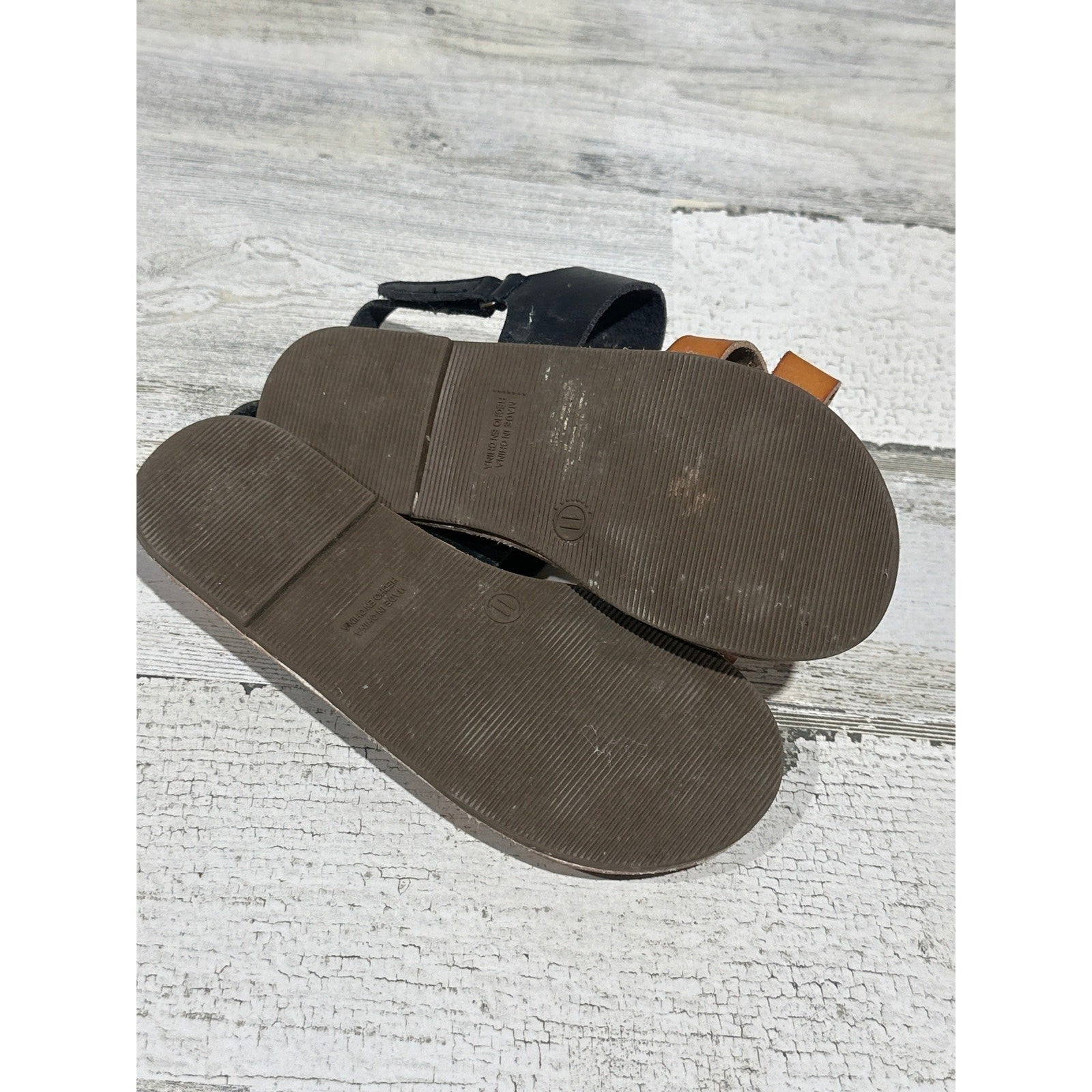 Old Navy Sandals Girls 11 Black Tan Strappy Faux Leather GUC1