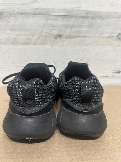 Adidas Boys Size 4 Black  Athletic Sneakers with Removable Orthotic Insoles GUC3