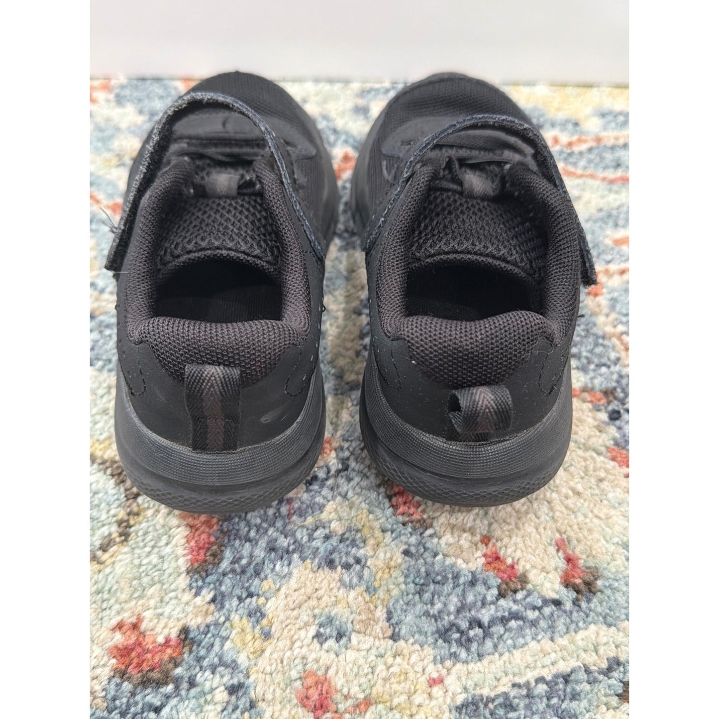 Under Armour Nike Sneakers Boys 10 Black Red Athletic Running Shoes10