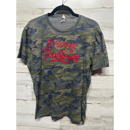 Graphic Tee Women Medium Green Camo Merry Christmas0