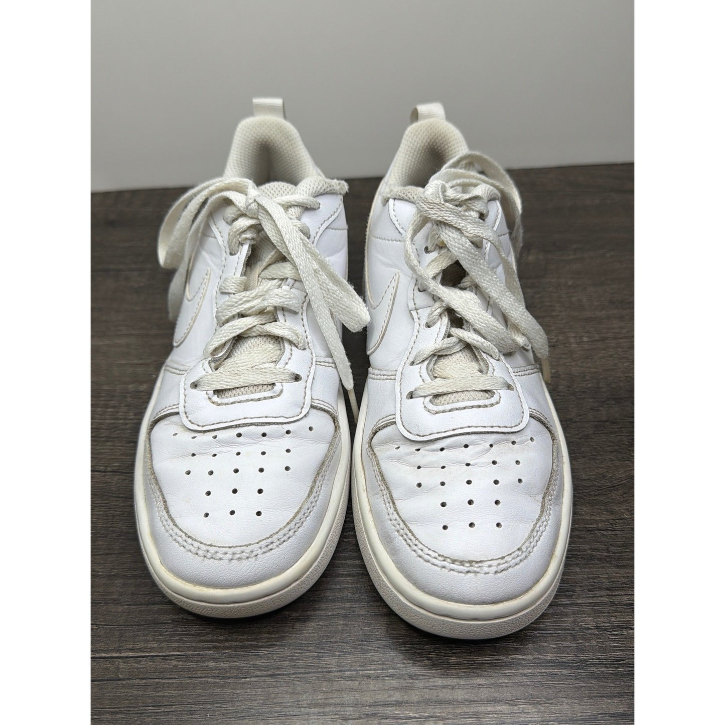 Nike Court Borough Low 2 Boys 3.5Y White Leather Sneaker Sporty *Flawed1