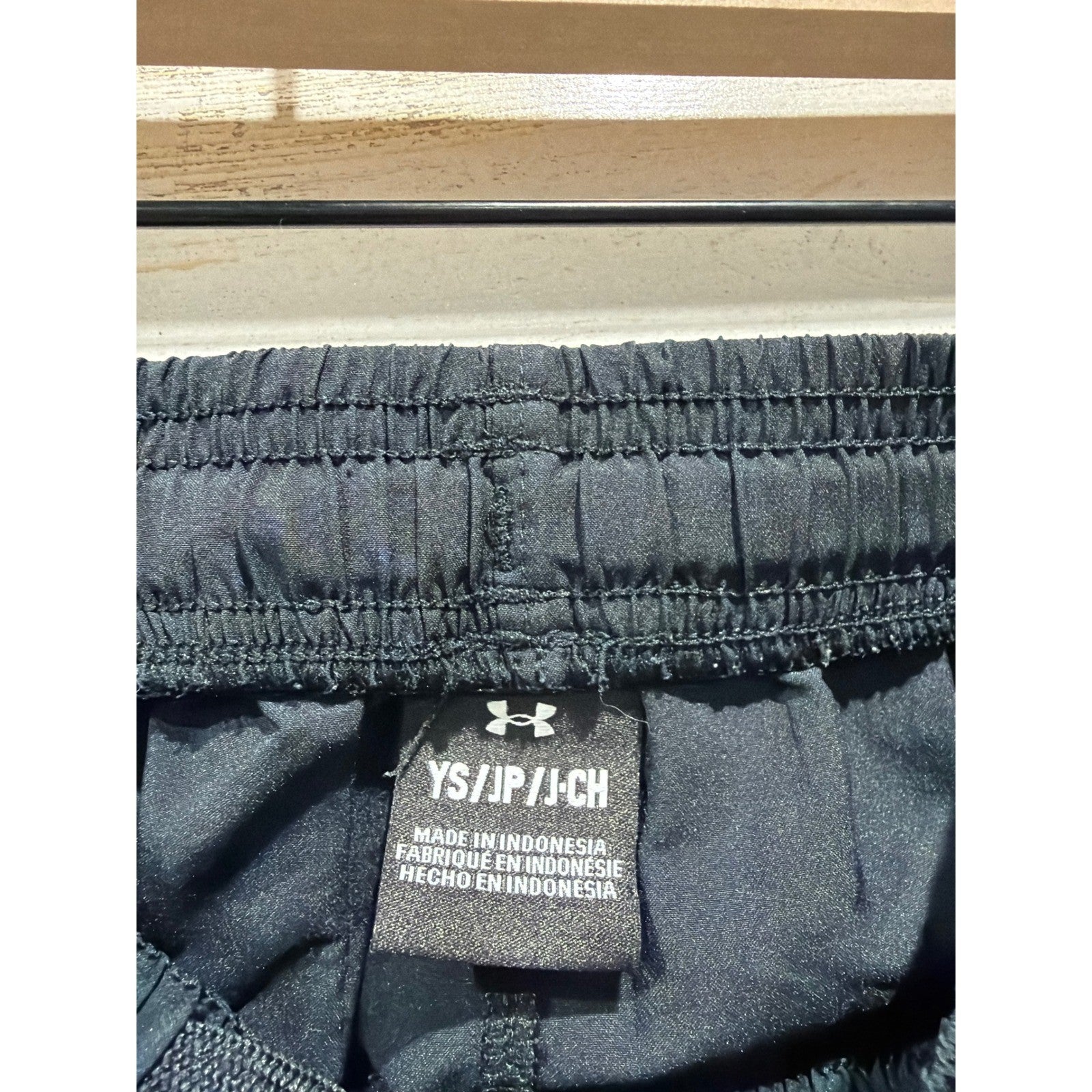 Under Armour Athletic Shorts Boys Youth Small Black Pockets Sportswear EUC3