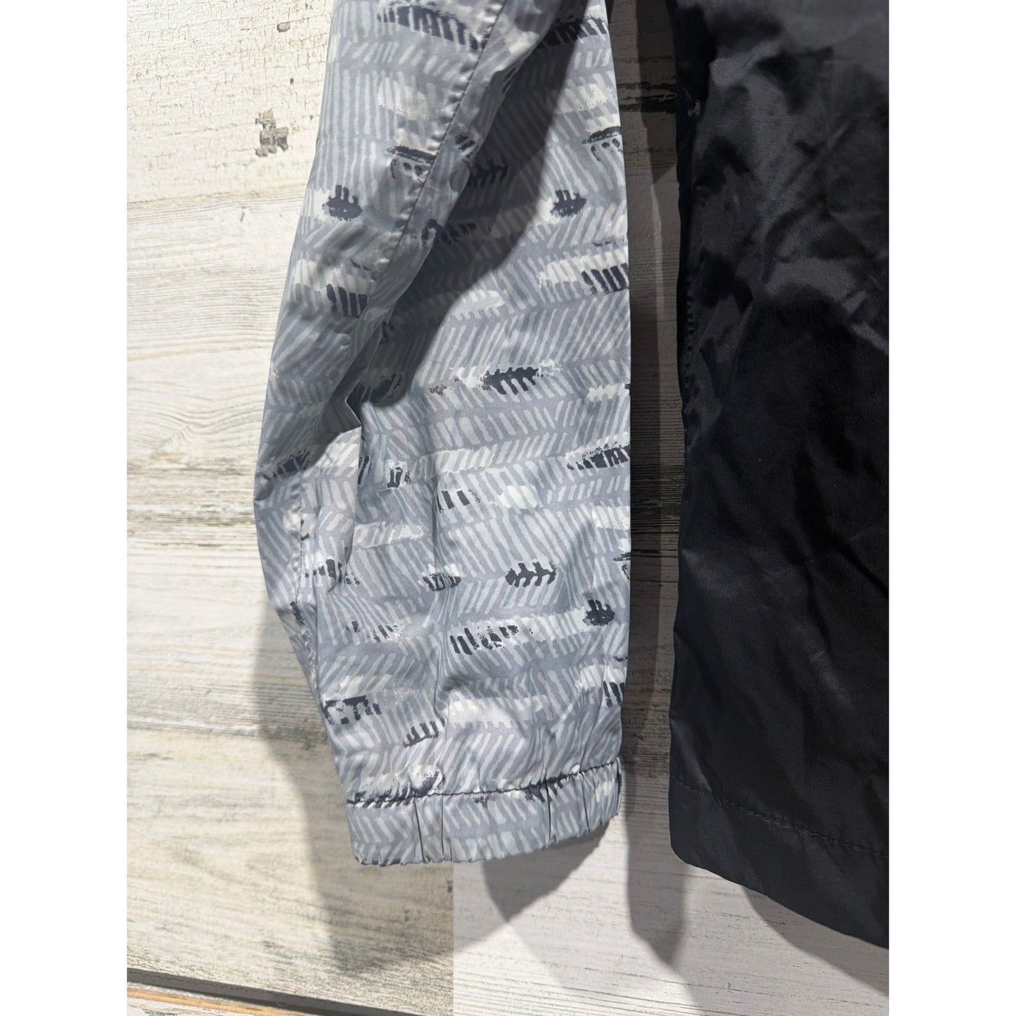 The North Face Rain Jacket Girls M 10/12 Grey Geometric DryVent Gorpcore EUC6