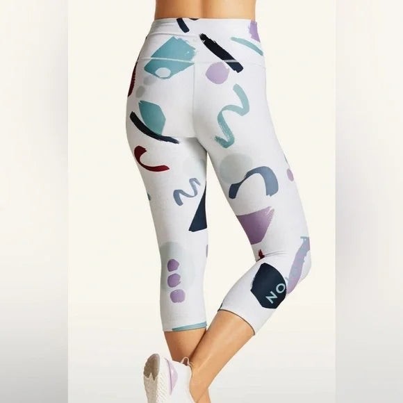 Women's Size Medium WITH Peloton Modern High Waisted Capri Leggings NWT1