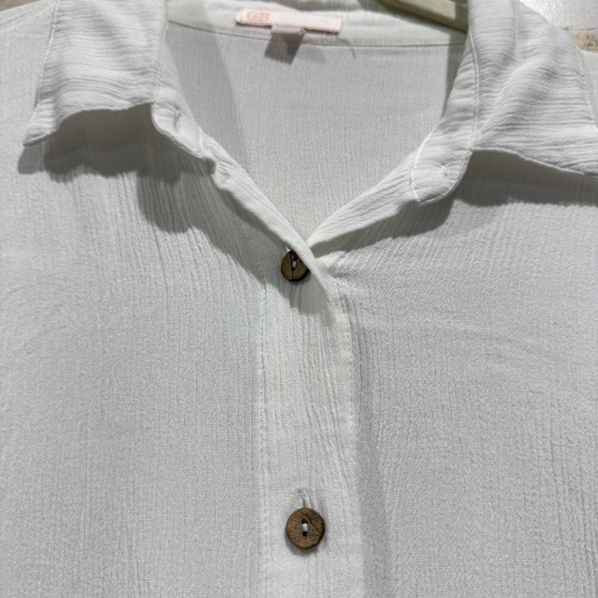 GB Button Down Tunic Women M White Textured Gauze Long Sleeve Coastal EUC4