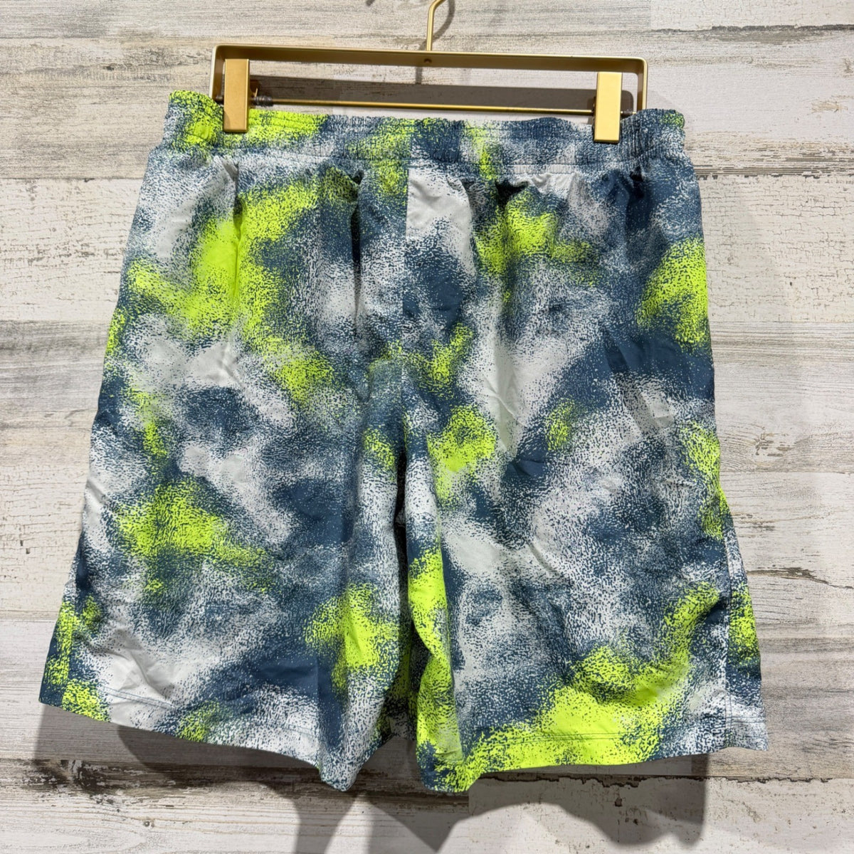 Under Armour Shorts Boys YXL Green Grey Camo Loose Fit Athletic Sport EUC1
