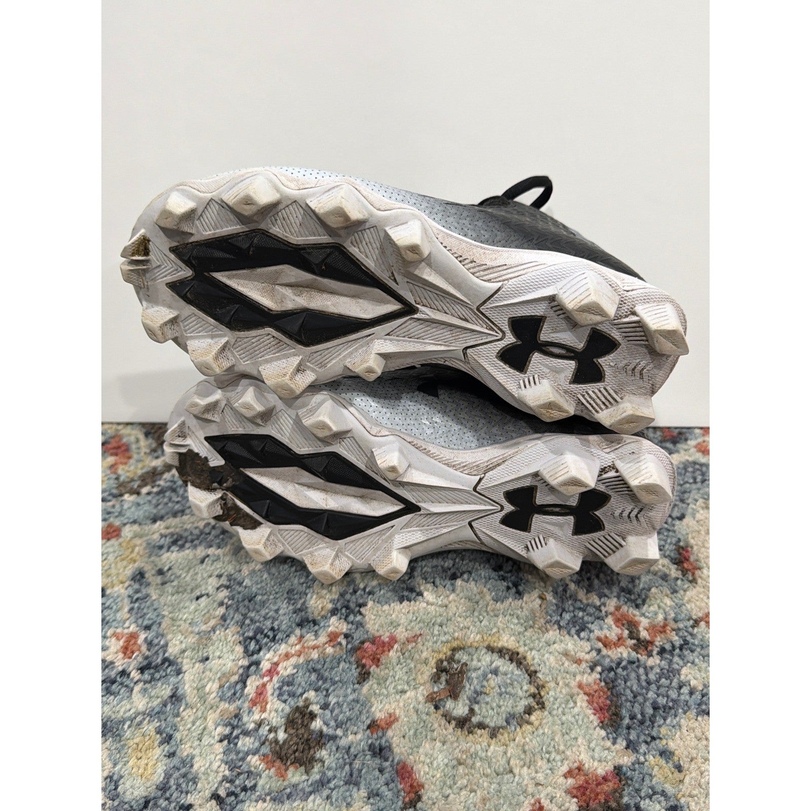 Under Armour Cleats Boys Size 1 Black White Ombre Football Baseball GUC5