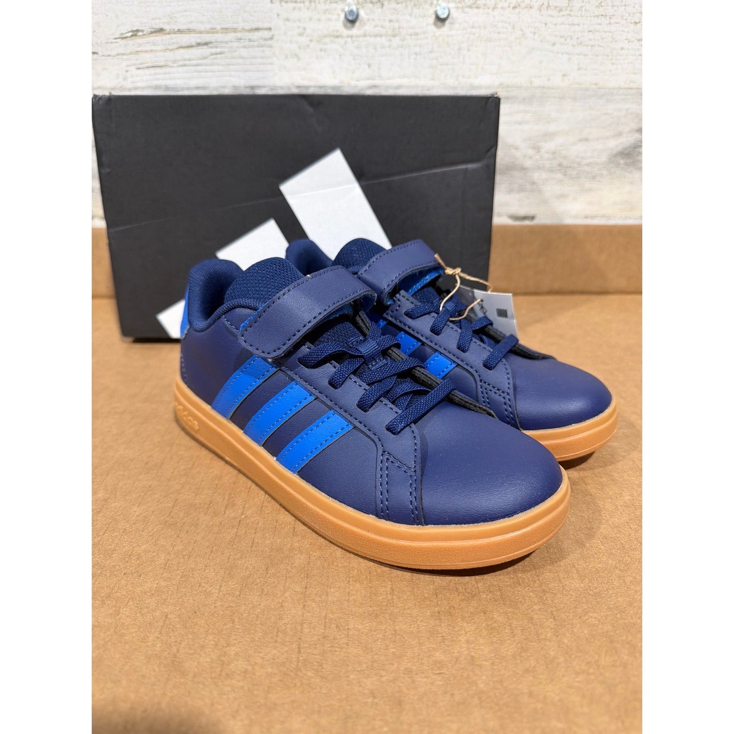 Adidas Grand Court 2.0 EL C Boys Size 1 Blue Gum Sole Sneakers Sporty NWT1