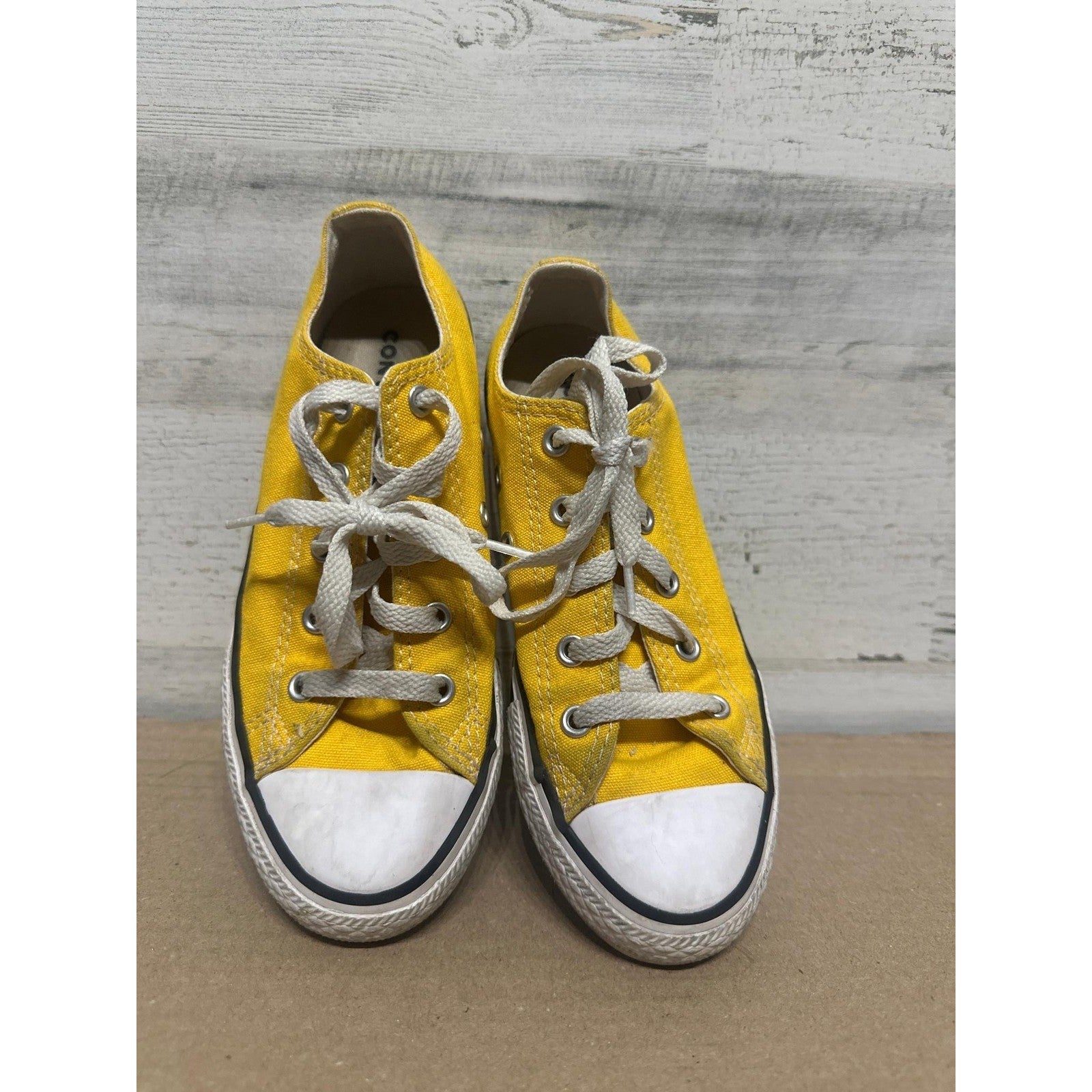 Converse Chuck Taylor All Star Youth Size 2 Yellow Low Top Canvas Sneakers GUC*2