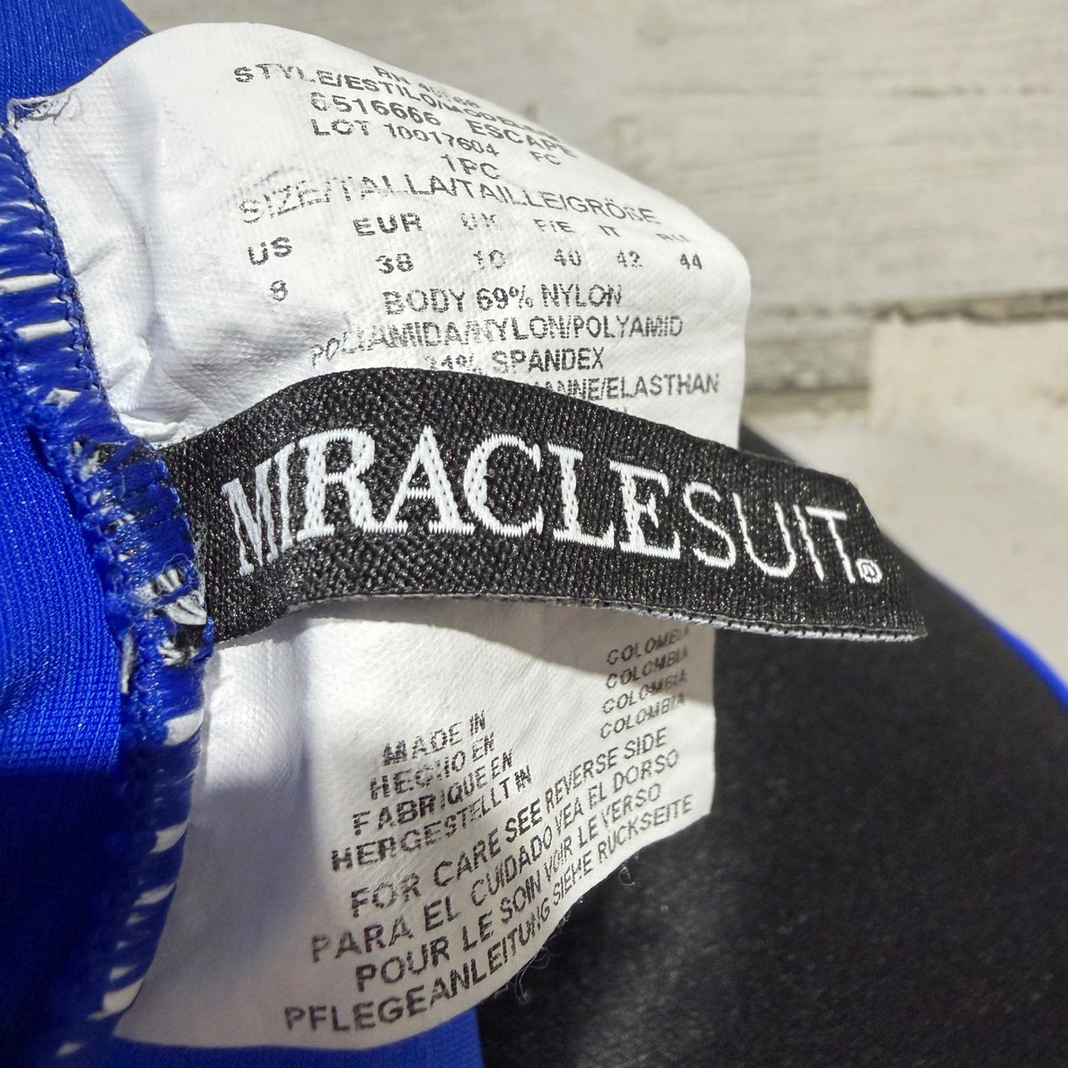Miraclesuit Escape Swimsuit Women 8 Blue Ruched Underwire Slimming EUC4