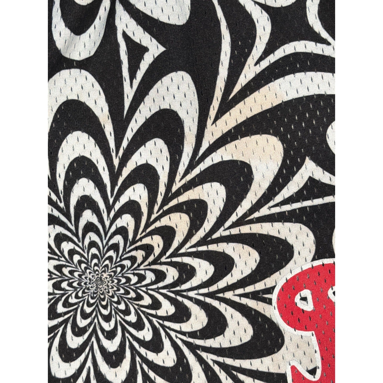 BKTSQD Basketball Shorts Kids XL Black White Psychedelic Mesh Sport *Flawed2