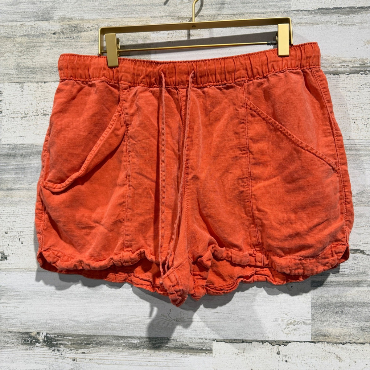C&C California Linen Blend Pull On Shorts Womens Large Orange Ruffle Hem Summer1