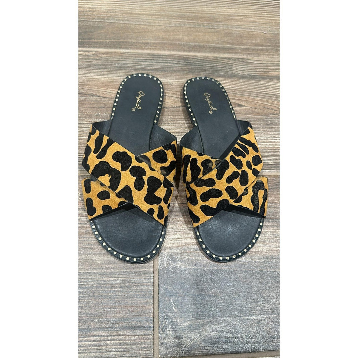 Qupid Slides Women Size 8 Leopard Print Studded Criss Cross Sandals EUC0