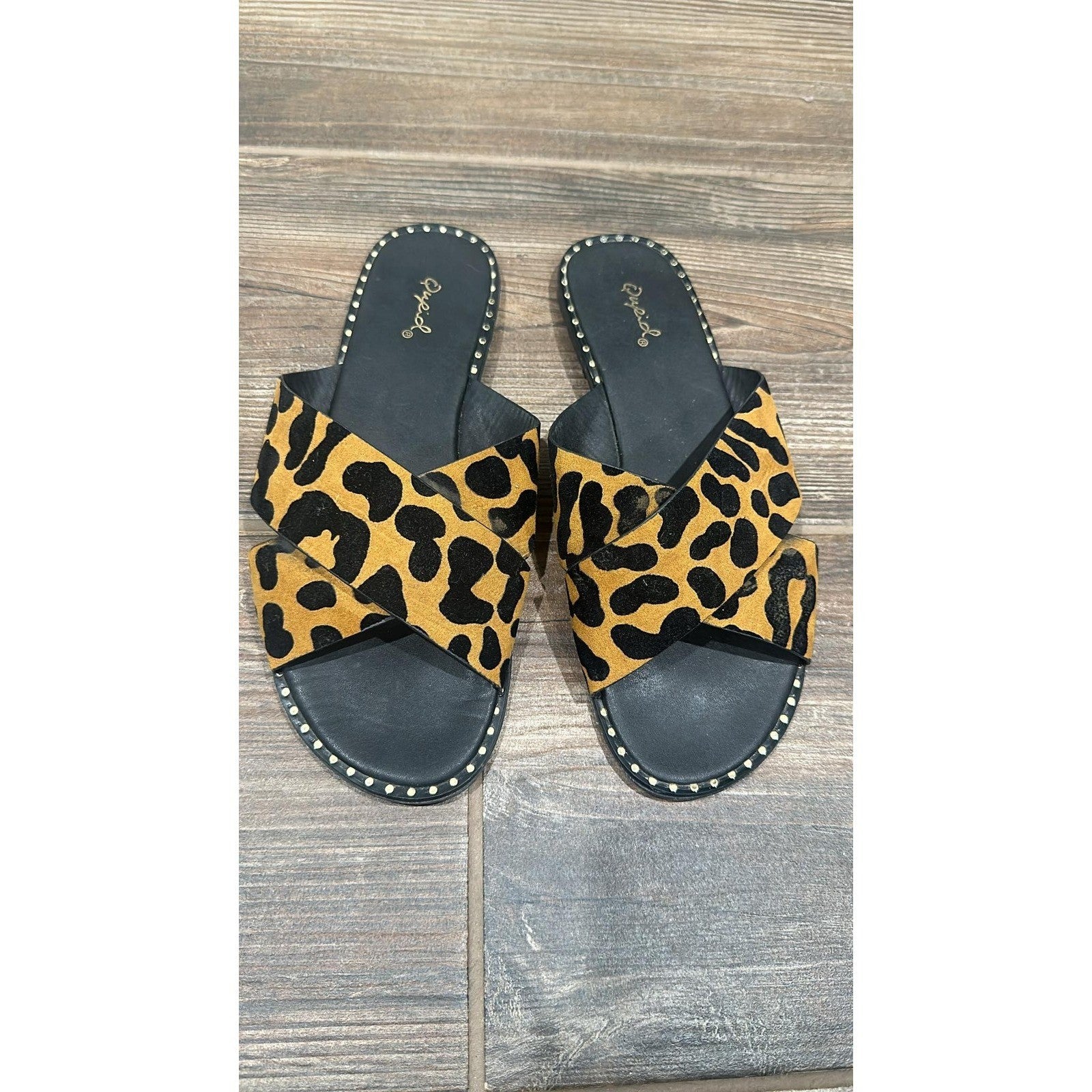 Qupid Slides Women Size 8 Leopard Print Studded Criss Cross Sandals EUC0