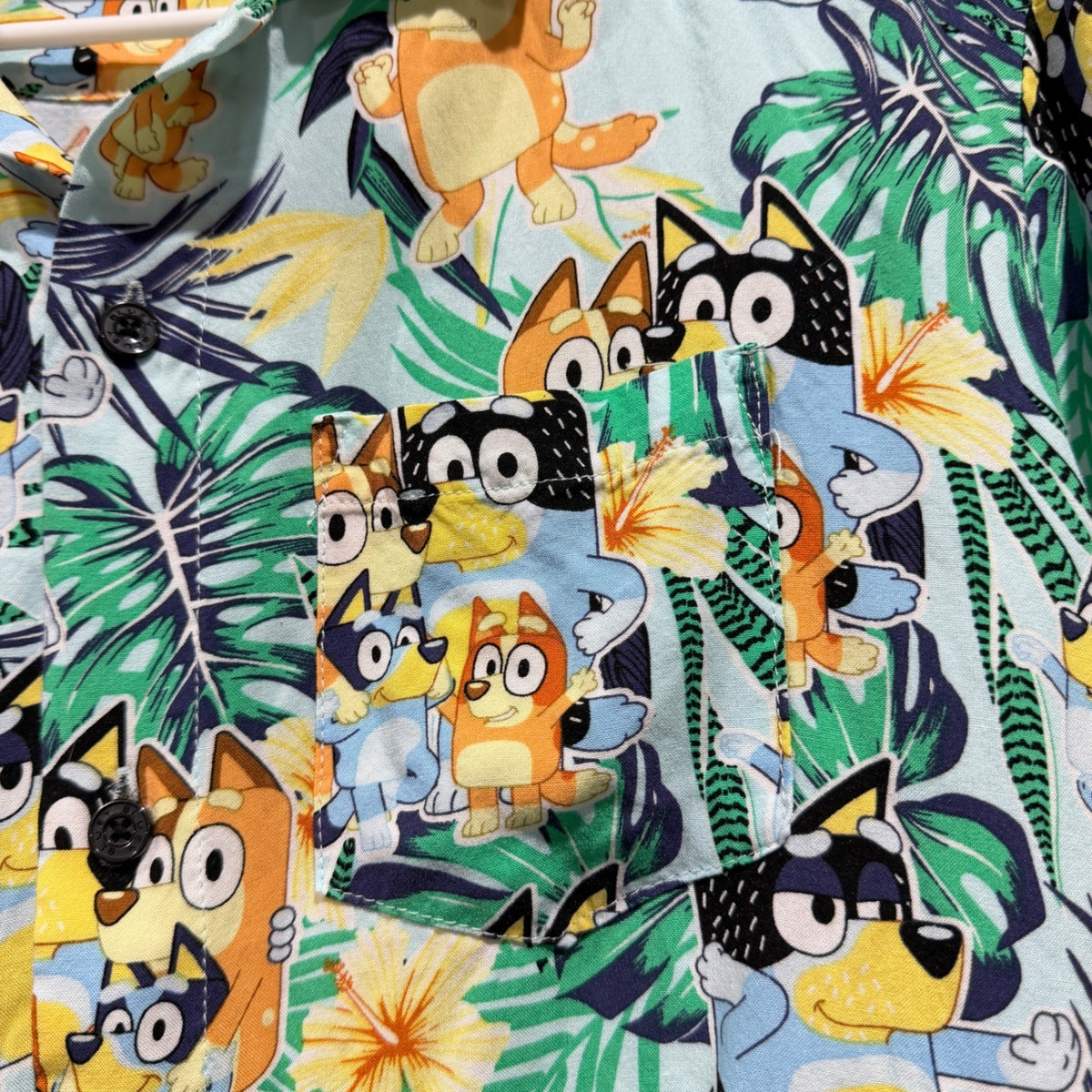 Bluey Heeler Family Tropical Button Up Shirt Men Small Blue 100% Rayon Hawaiian2