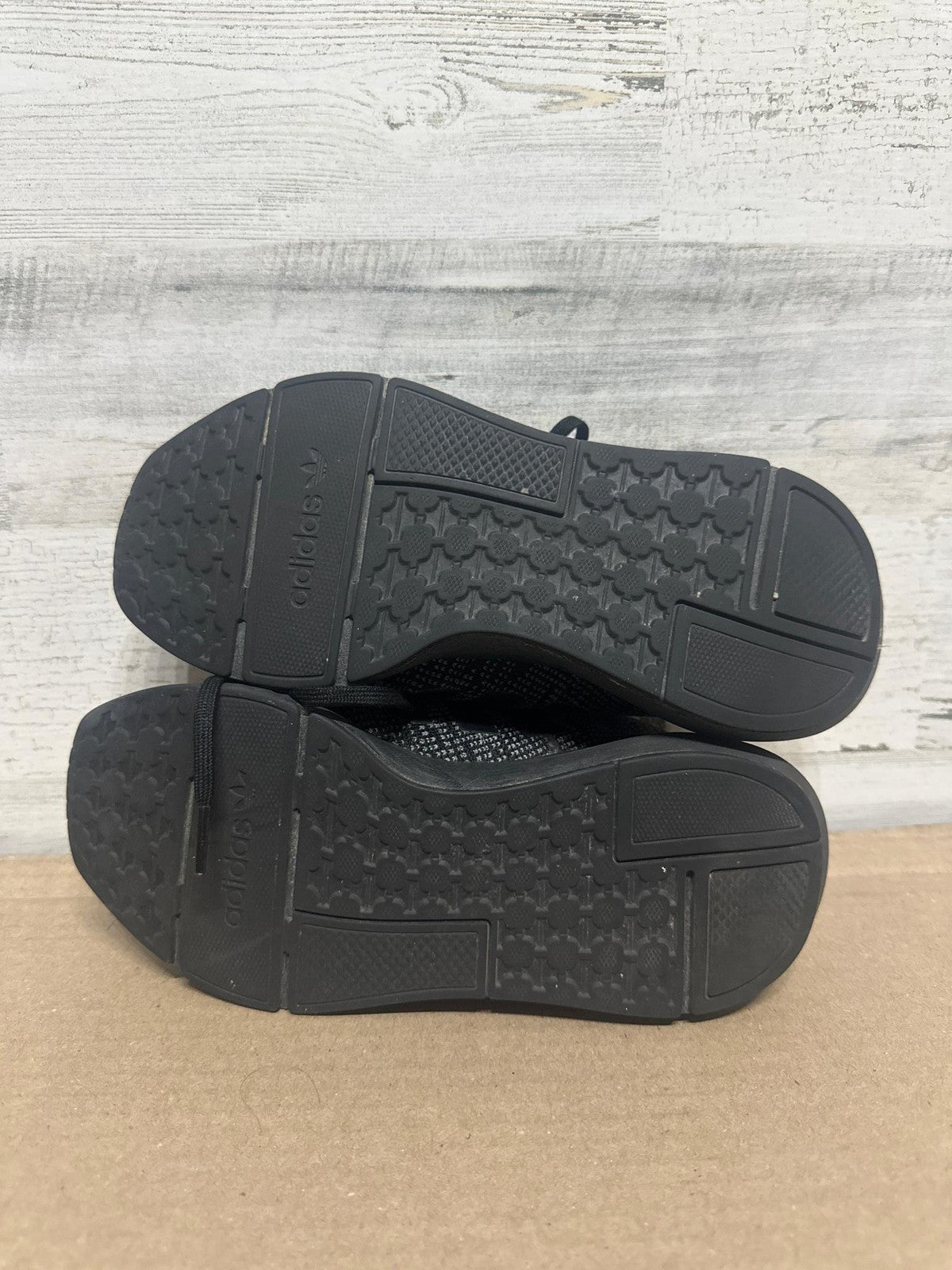 Adidas Boys Size 4 Black  Athletic Sneakers with Removable Orthotic Insoles GUC4