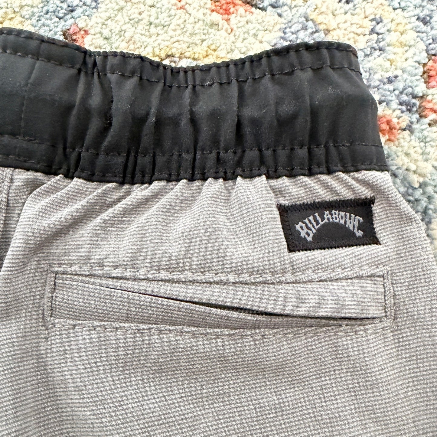 Billabong Hybrid Shorts Boys 4/S Grey Stripe Recycler Boardshorts Surf EUC5