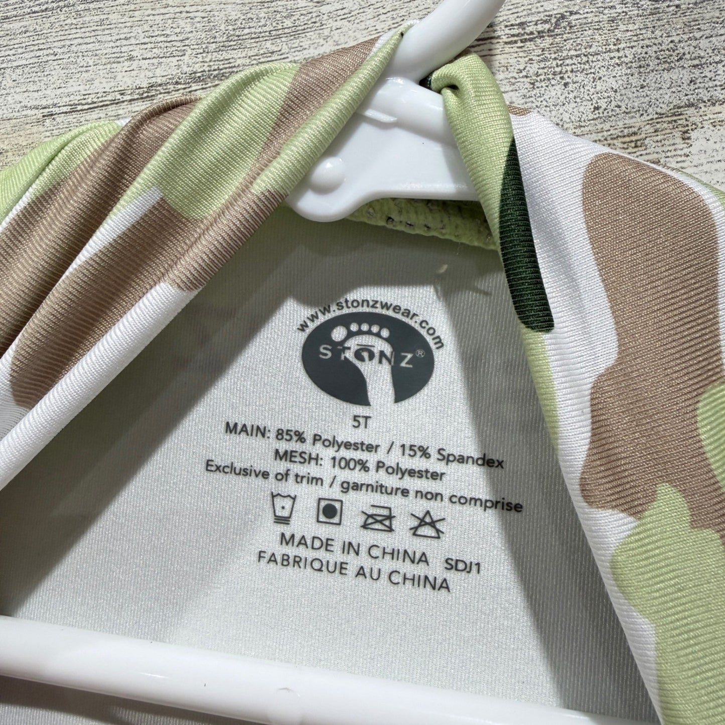 Stonz Sun Shirt Rash Guard Kids 5T Green Camo UPF 50+ Gorpcore NWT3