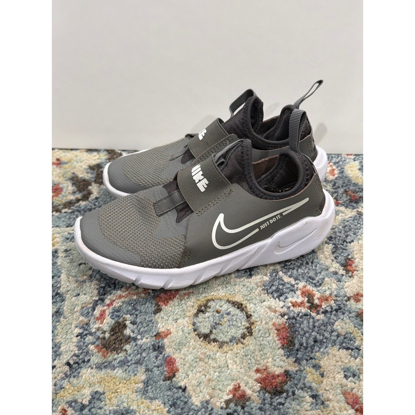 Nike Flex Runner 2 Sneakers Fits Boys 11.5-12c Grey Slip-On Athletic2