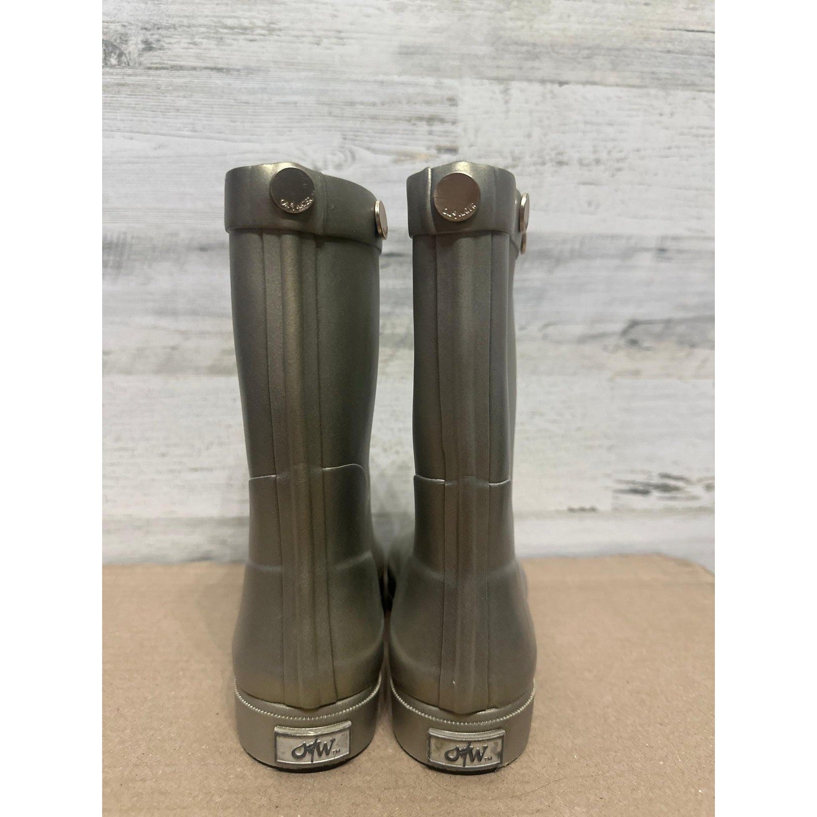 Oil and Water Rain Boots Girls Size 1 Youth Gold Metallic Rubber Studded EUC3