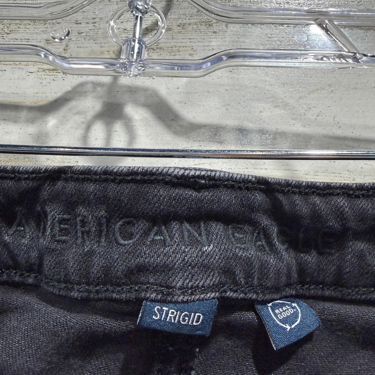 American Eagle Strigid Mom Jean Women 2 Short Black Cotton Distressed EUC2
