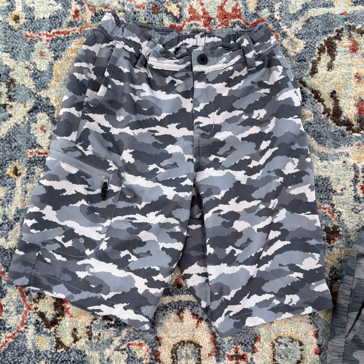 Magellan Fish Gear Shorts Boys 10 Grey Camo Performance Outdoor EUC5