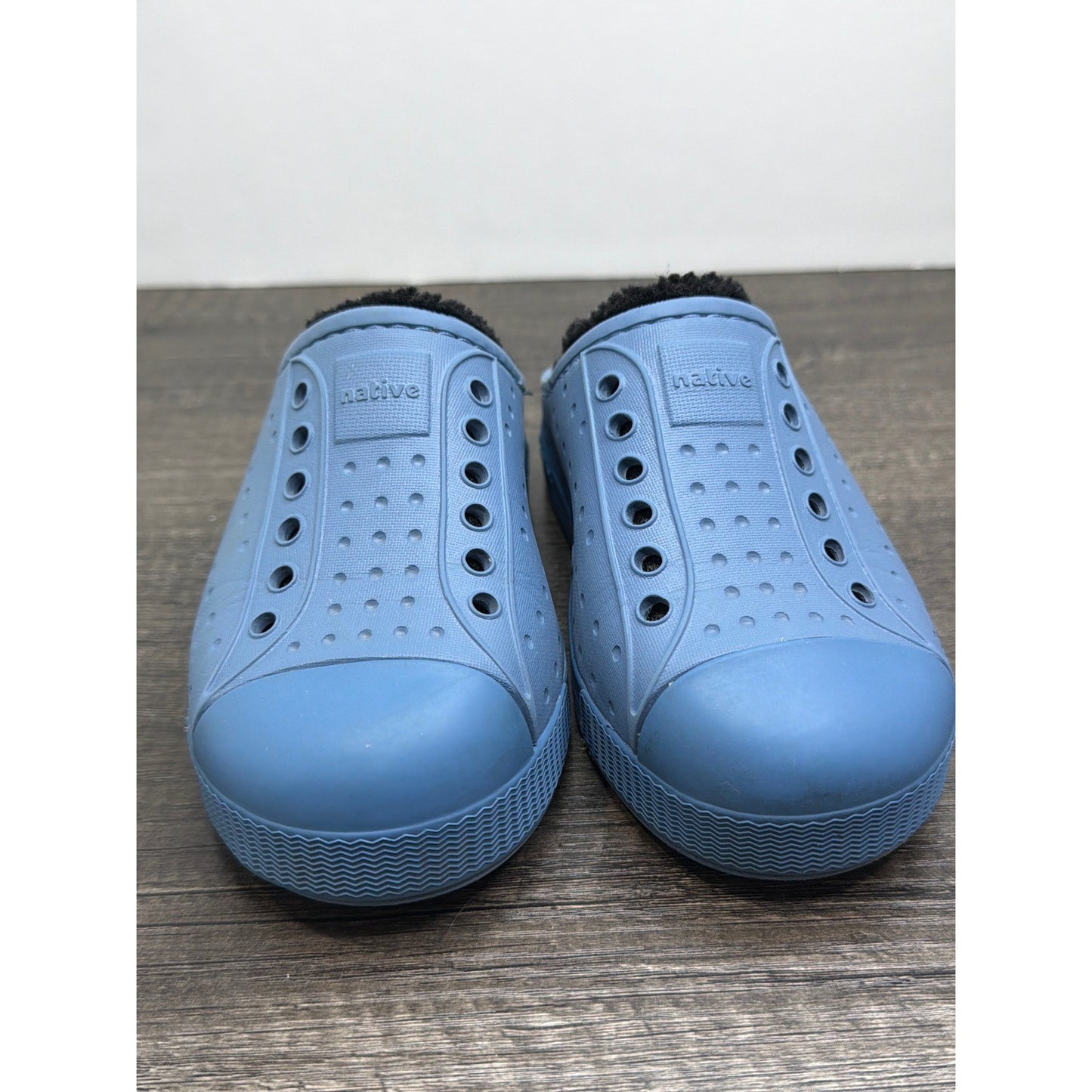 Native Jefferson Sugarlite Mule Kids Size 11 Blue Faux Fur Lined EUC1