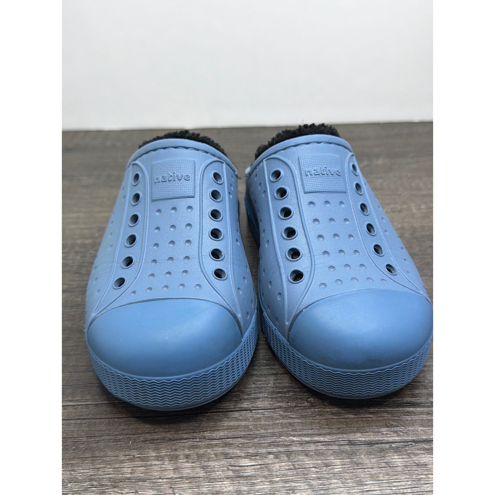 Native Jefferson Sugarlite Mule Kids Size 11 Blue Faux Fur Lined EUC1