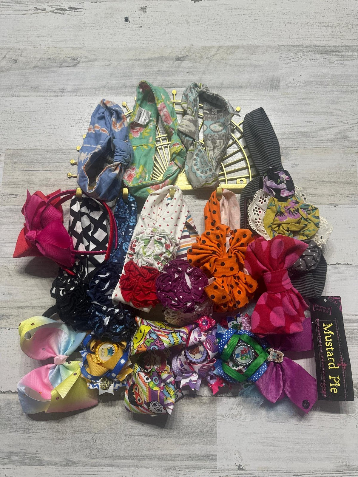 Lot of 18 Various Hair Accessories - Good Used Condition-NWT0