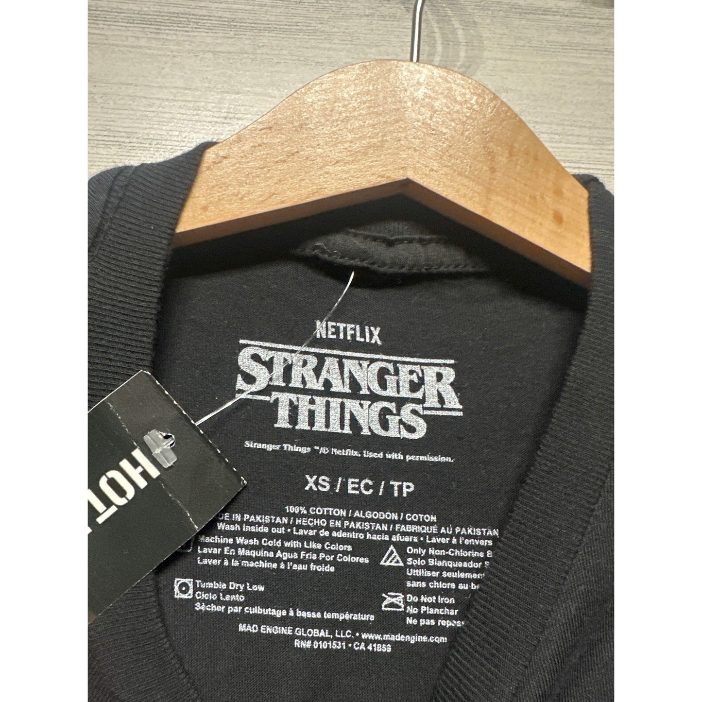 Netflix Stranger Things 4 T-Shirt Men XS Black Season 4 Cast Graphic NWT2