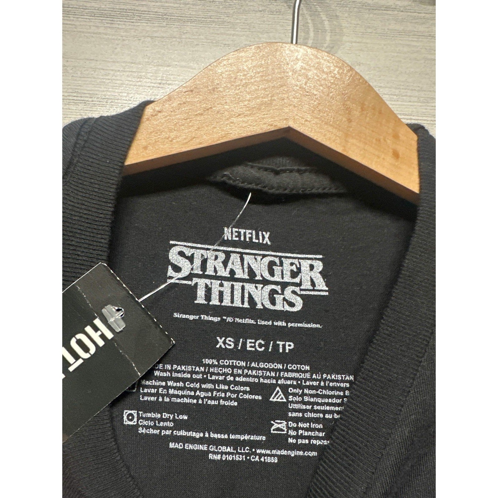 Netflix Stranger Things 4 T-Shirt Men XS Black Season 4 Cast Graphic NWT2