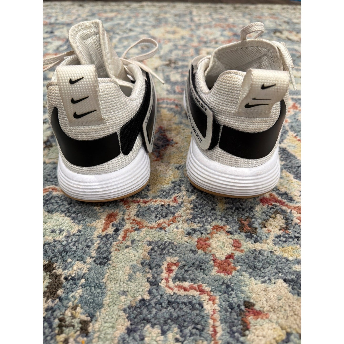 Nike React Hyperset Volleyball Shoes Women 7.5 White Black Gum Athletic4
