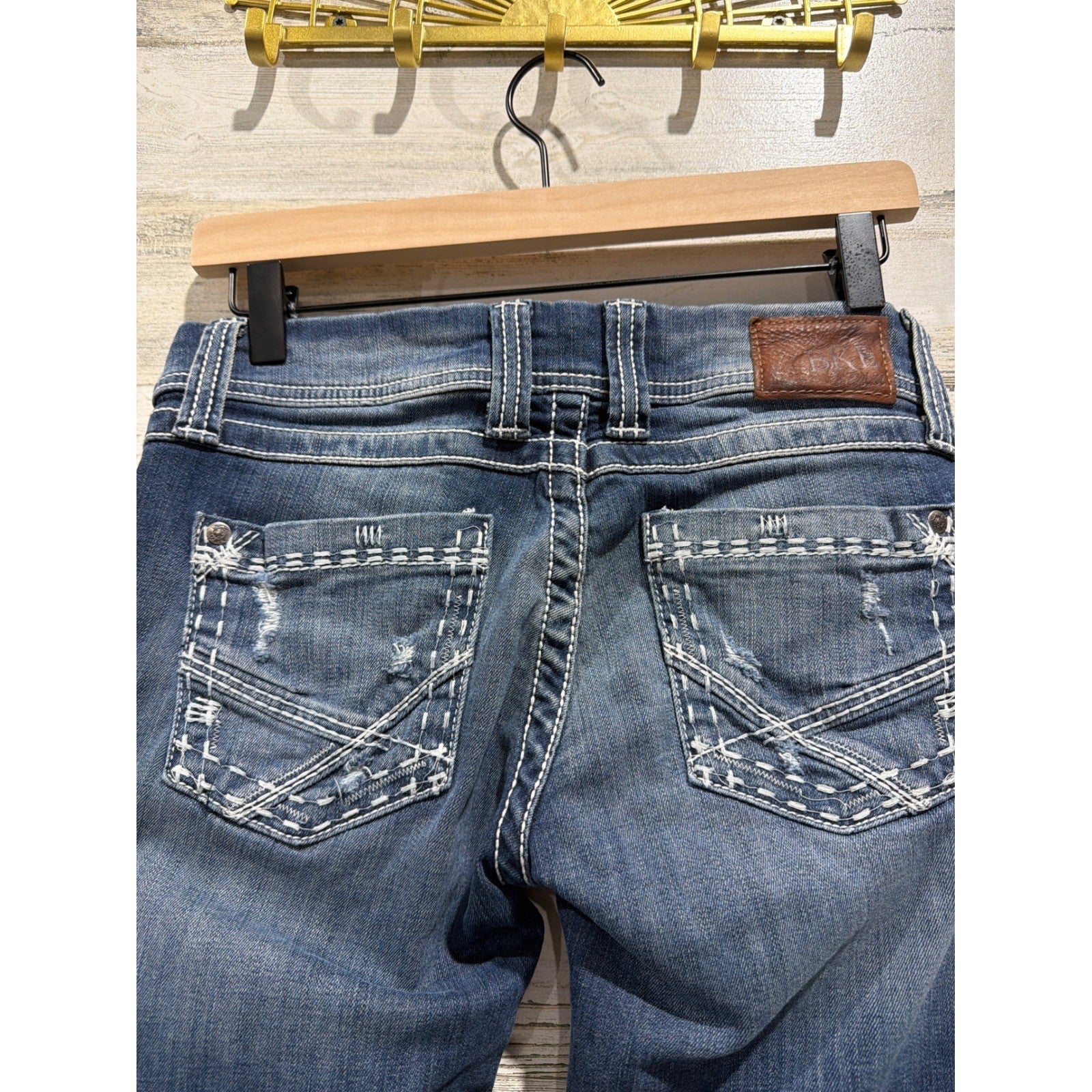 BKE Stella Capri Jeans Women 27 Blue Distressed Contrast Stitch Y2K EUC4