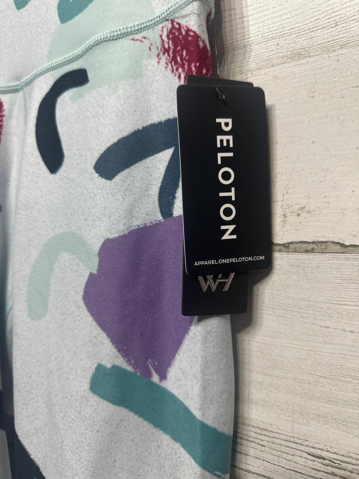 Women's Size Medium WITH Peloton Modern High Waisted Capri Leggings NWT4