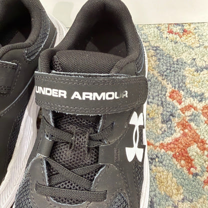 Under Armour Kids Size 1 Youth Black White Running Shoes Sport GUC5