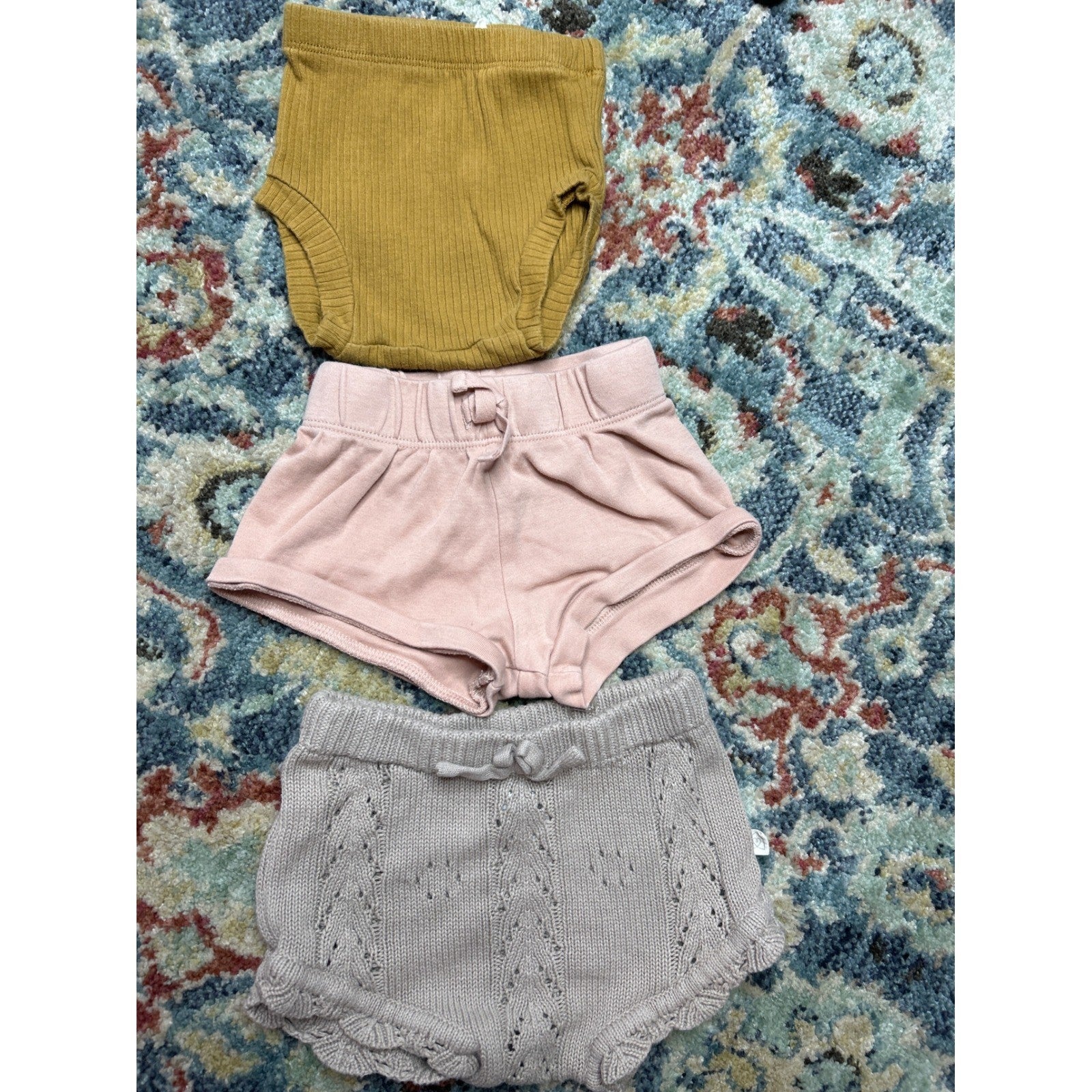 Colored Organics Kate Quinn Snug Baby Girls 6/9m 6/12m Neutral Bundle3