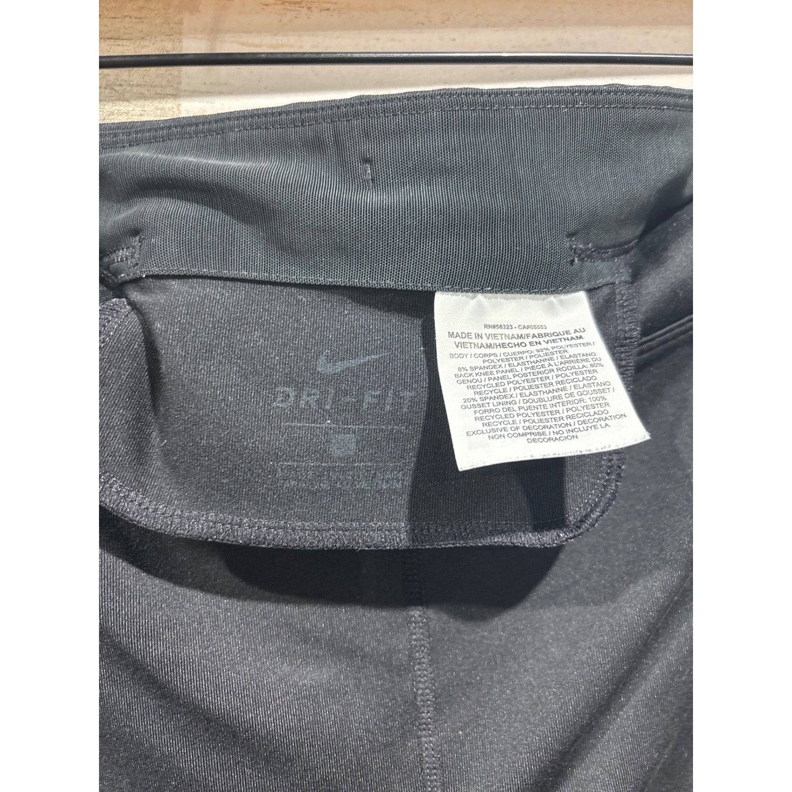 Nike Capri Leggings Women 2XL Black Reflective Swoosh Activewear2
