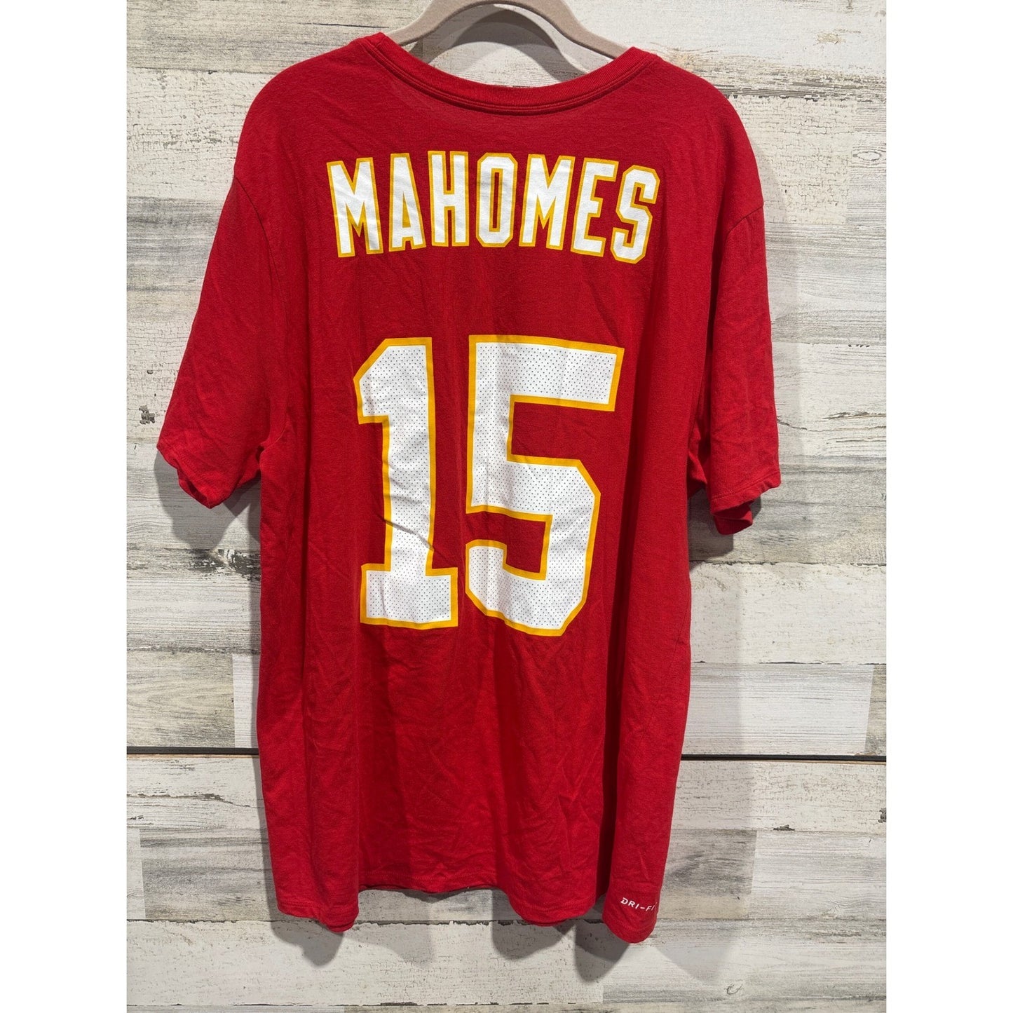 Nike T-shirt Mens 2XL Red Patrick Mahomes Chiefs Football Jersey Tee EUC3