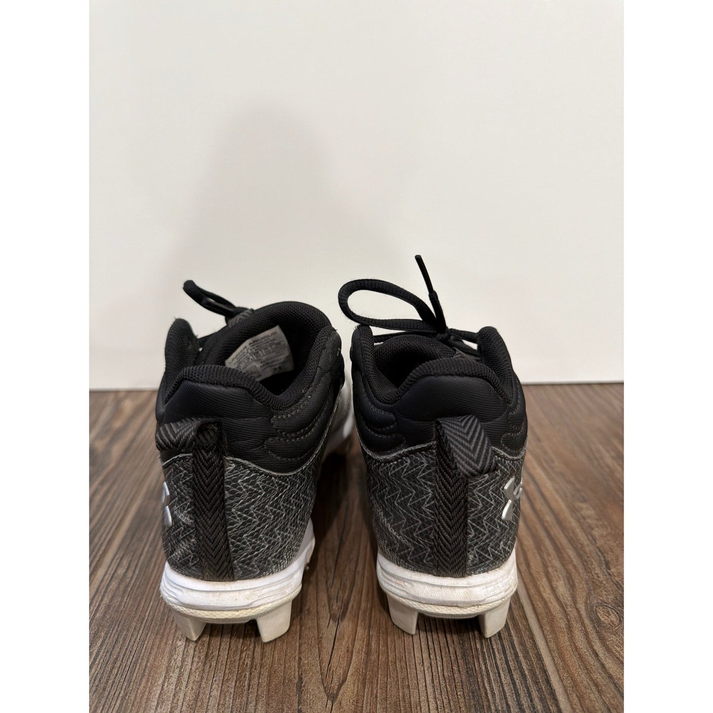 Under Armour Spotlight Cleats Boys 1Y Black White Football Mid Top4