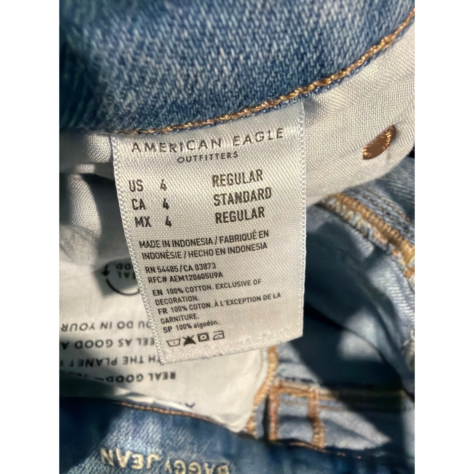 American Eagle Baggy Jean Women 4 Regular Light Wash Distressed Denim GUC3