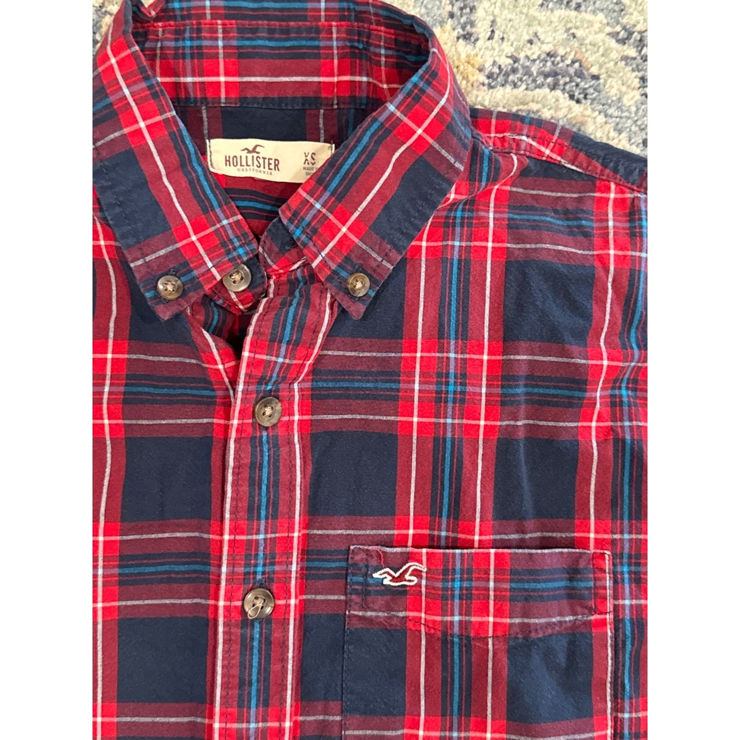Hollister Plaid Button Down Shirt Mens XS Red Navy Blue Long Sleeve1